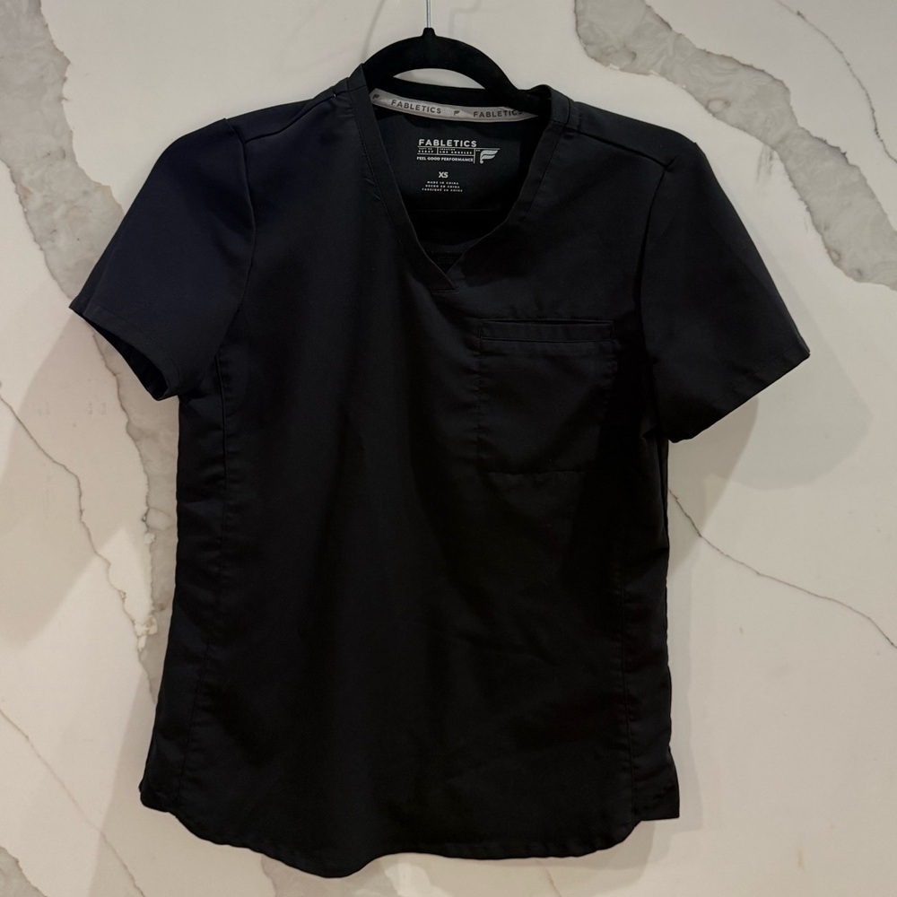 Fabletics Women’s One Pocket Scrub Top XS in Black